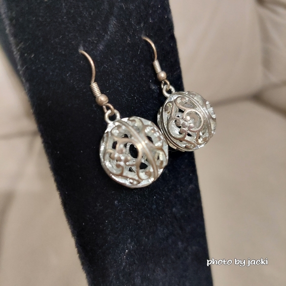 Dangle earrings - Picture 2 of 5